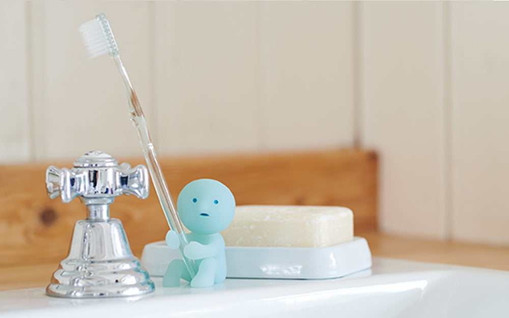 SMISKI Glow-in-the-Dark Toothbrush Stand