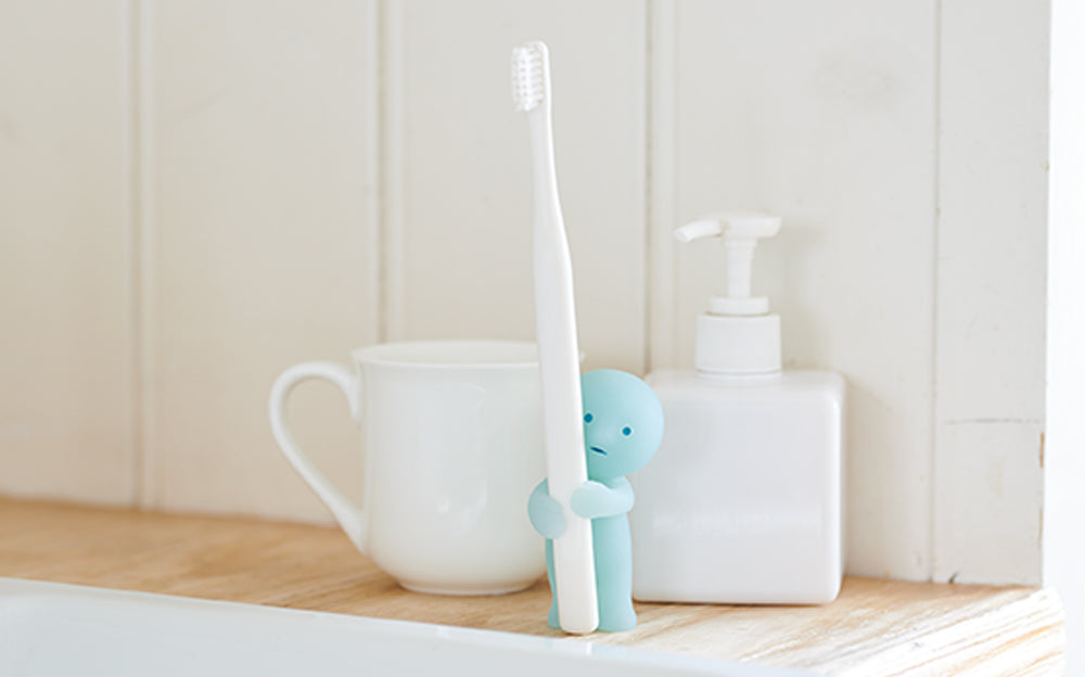SMISKI Glow-in-the-Dark Toothbrush Stand